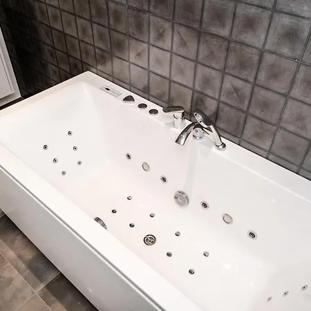 Apartment Modern In The Heart Of Uus-veerenni Tallinn