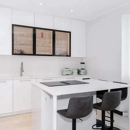 Modern In The Heart Of Uus-veerenni *